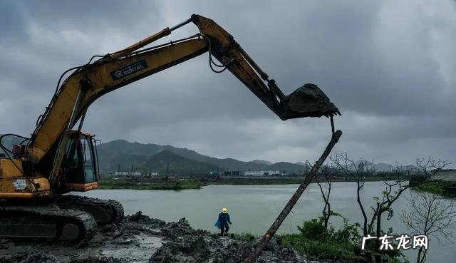 天地之间有杆秤是什么意思