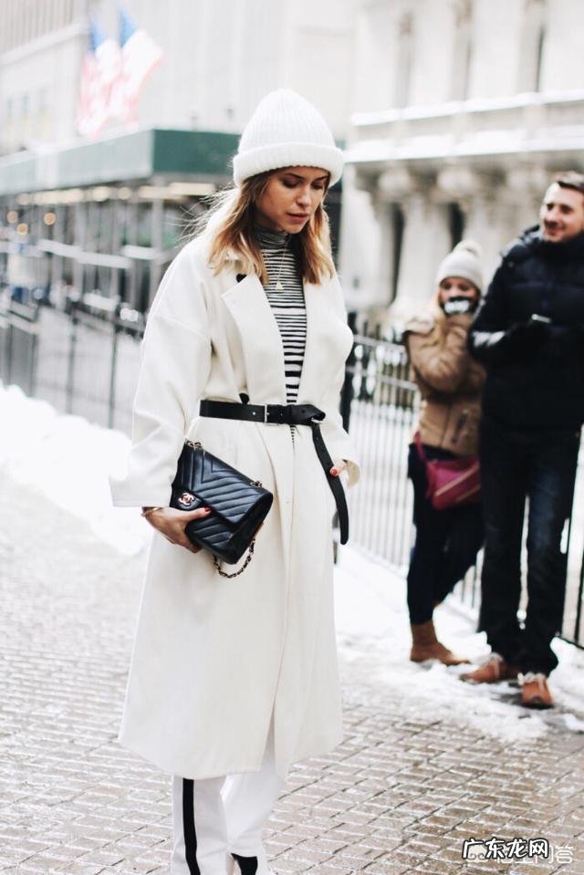 水桶腰应该怎么打扮,适合穿裙子吗?