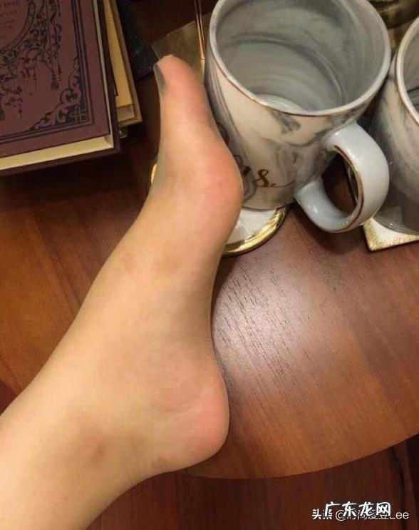 你们喜欢厚丝袜还是超薄的,为什么?