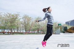 跳绳减肥要跳多少才有效.一周跳几次? 跳绳减肥每天跳多少个比较有效