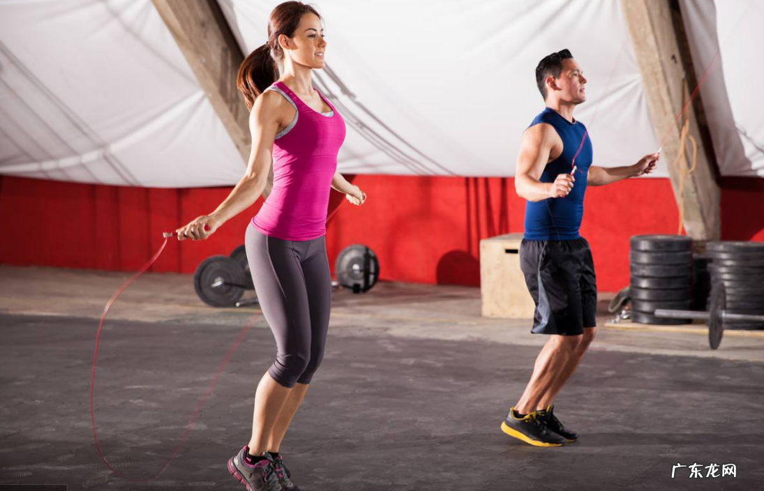 跳绳减肥要跳多少才有效.一周跳几次? 跳绳减肥每天跳多少个比较有效