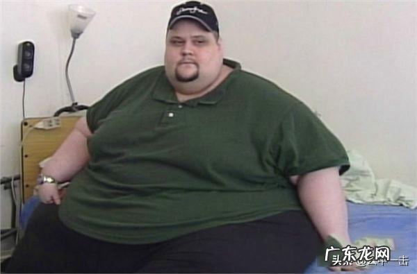 乳房丰满全身胖是怎么回事？