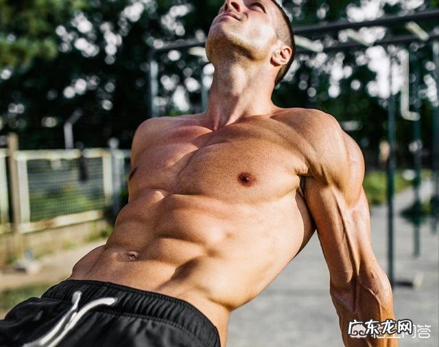 懒人宅在家里能练出腹肌吗?该怎么练? 怎样在家里练出腹肌