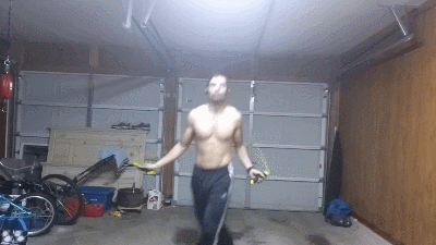 肌肉大叔每天跳绳30分钟,坚持90天后,体脂率能下降多少?