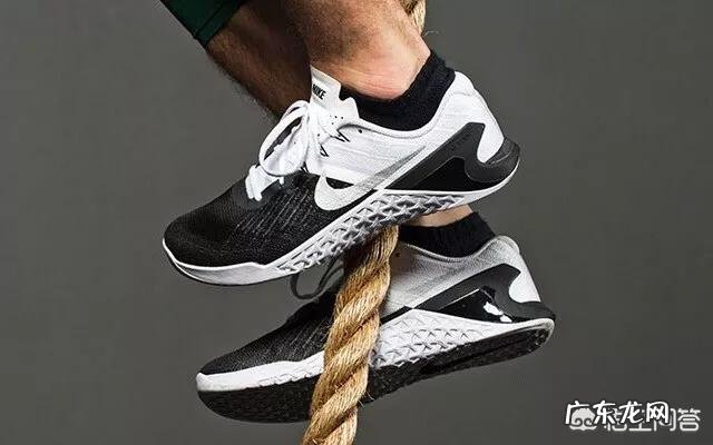 男士穿袜子,怎么与裤子和皮鞋搭配?