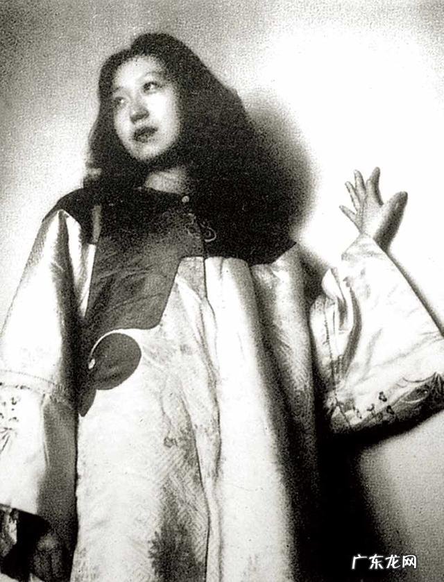 张爱玲晚年得了什么病为什么频频搬家