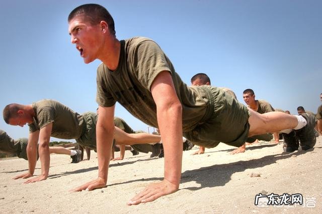 俯卧撑只能做十个标准的怎么办