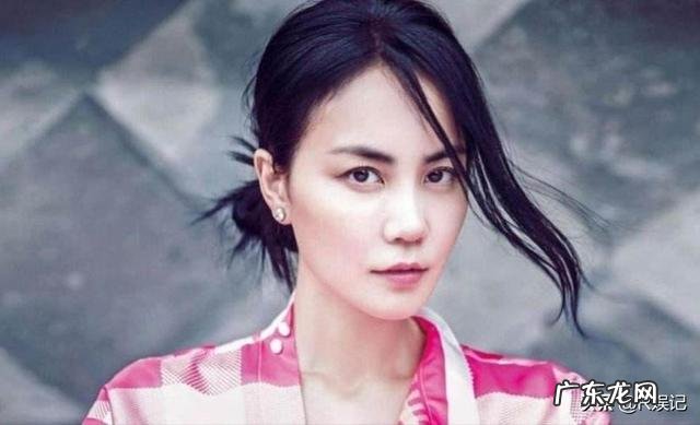 为什么王菲都五十岁了,看起来还跟二三十的年龄差不多?