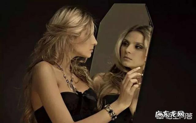 别人看自己的样子和自己在镜子里看自己的样子是一样的吗?