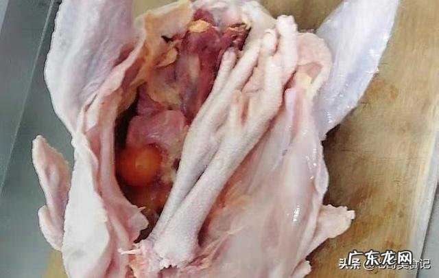 三黄鸡到底是土鸡还是肉鸡?为什么市场上卖的肉鸡也叫三黄鸡?