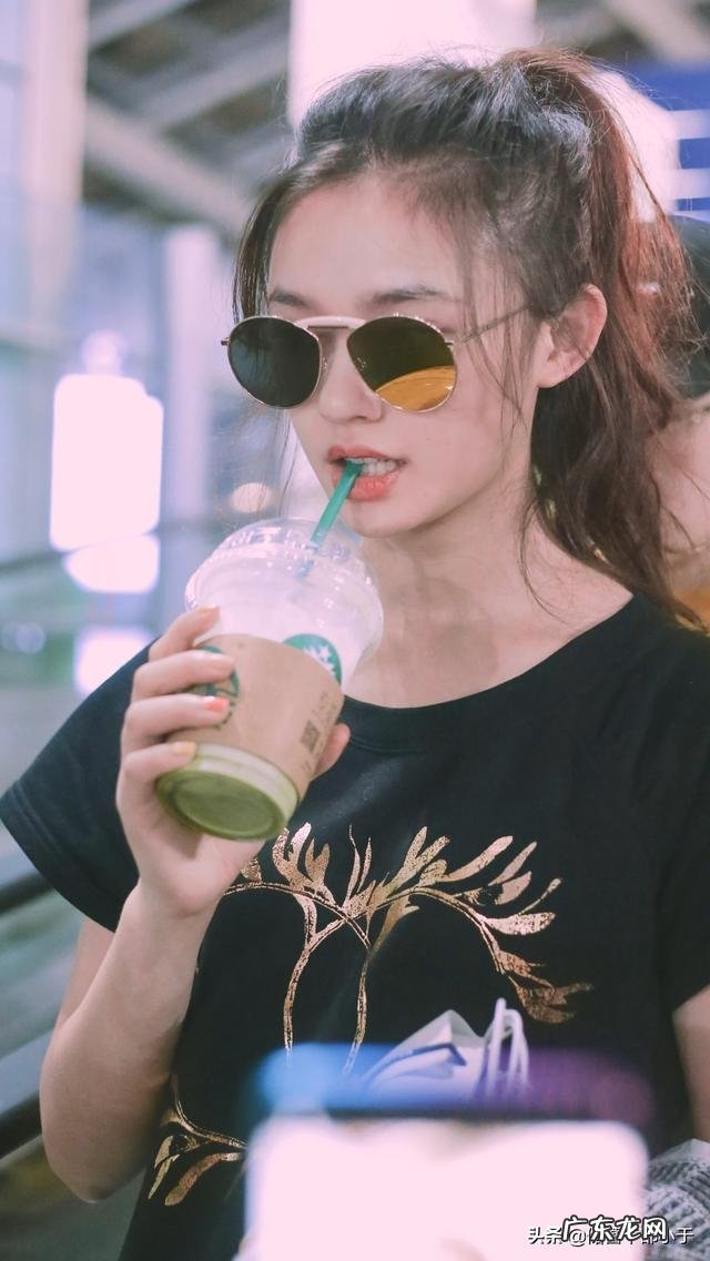 林允代言CK身材被嘲,为什么一天只靠一杯奶茶减肥的她还是胖? 林允喝什么牌子的奶茶