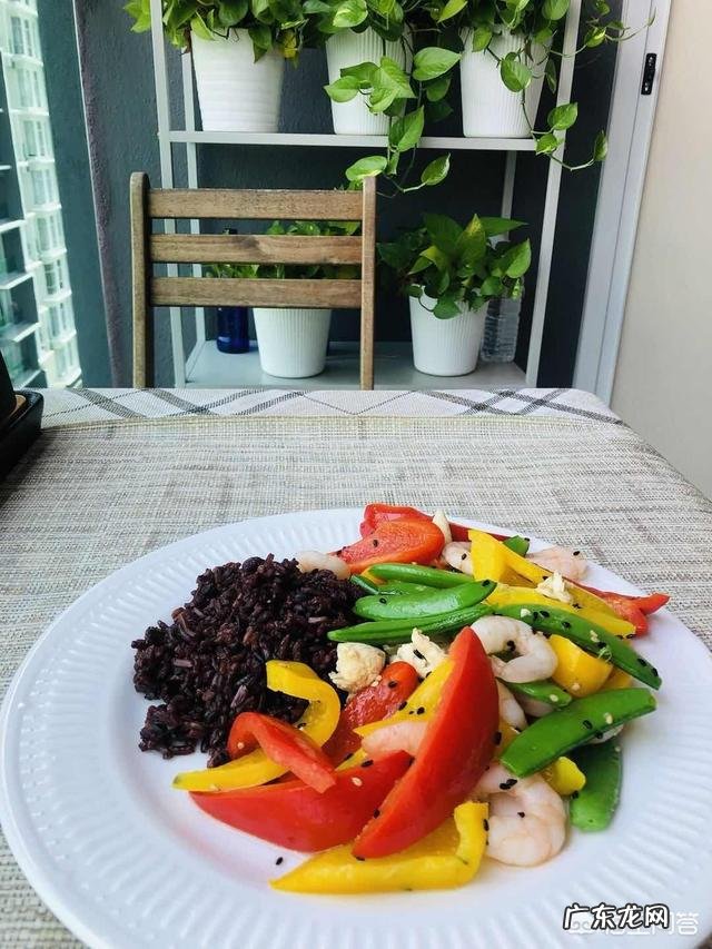 你会为了减肥而放弃自己喜欢吃的东西吗?