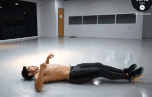 在健身房里怎样练,才能练出八块腹肌?