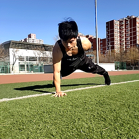 单手俯卧撑和单身引体向上哪个更难?