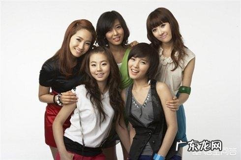 请问“淡黄的长裙子,蓬松的头发”是个什么梗?