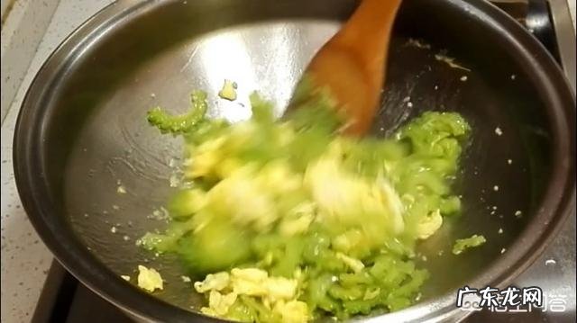 夏天多吃苦瓜有什么好处呢?苦瓜怎么做才好吃啊?
