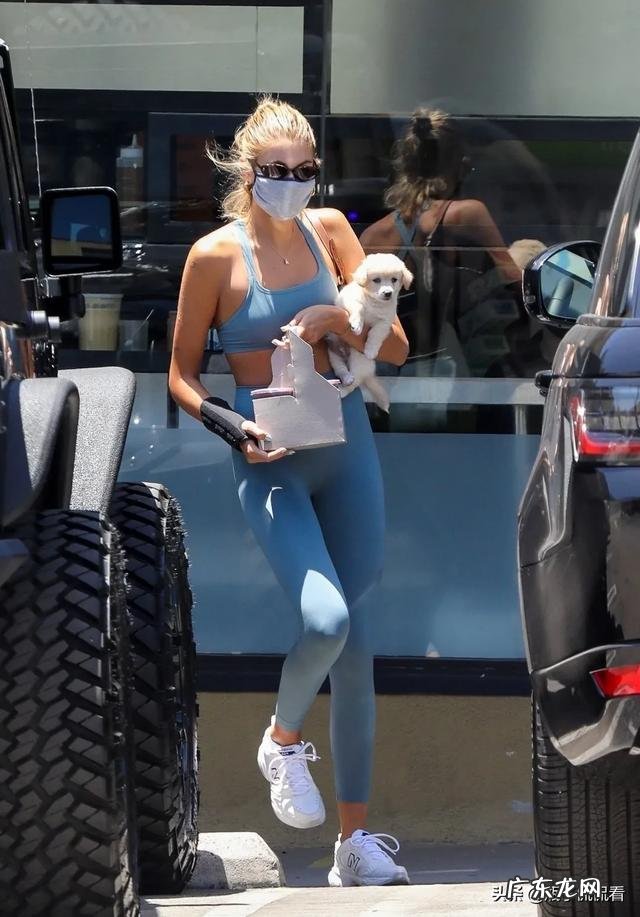 女生健身力量训练后明显肩宽了而且比胯部还要宽,这样好看吗?