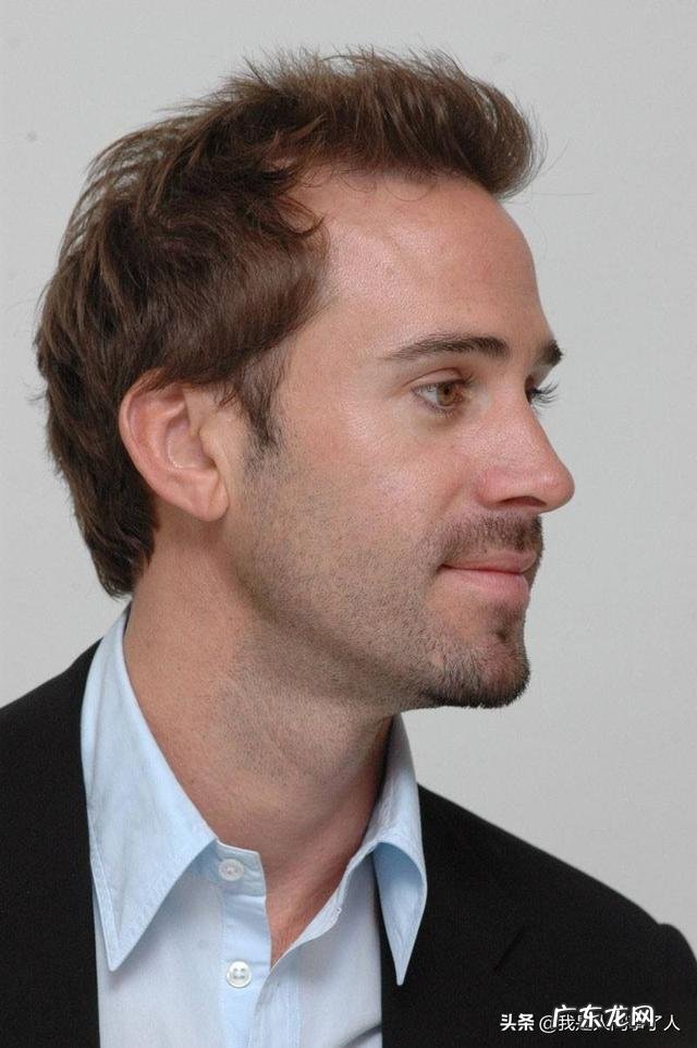 詹姆斯肌肉有多夸张,在外线球员里能排diyi吗?