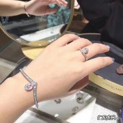 如何挑选钻戒？懂钻石4C就已经足够了吗？