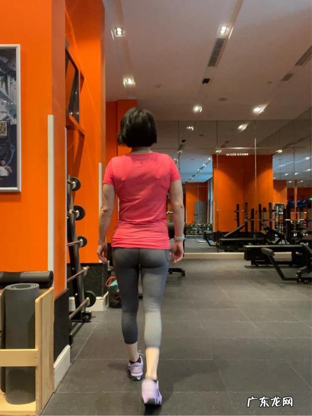 50岁女子,每天坚持锻炼,体重没降,衰老却变快,是咋回事?