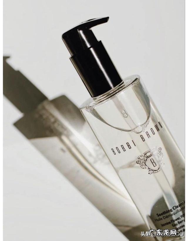 皮肤暗沉并且出现皱纹,用哪些护肤品比较好?