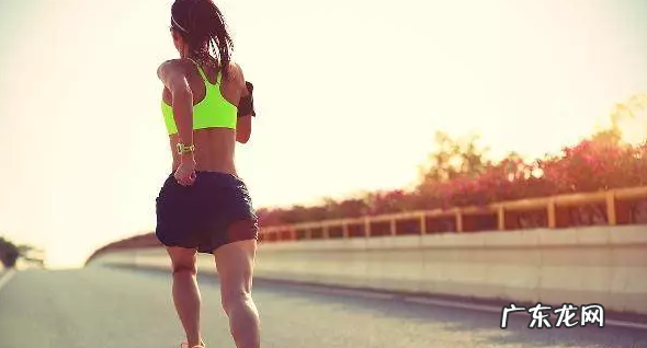 跳绳和跑步,哪个减肥效果更好