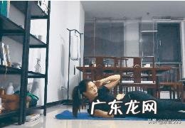 练了三天卷腹轮,腹部疼得厉害,坚持练这个真的能练出马甲线吗? 卷腹轮跪姿和站姿更能练出腹肌