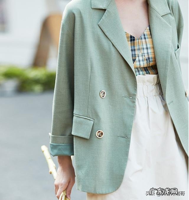 身材有点微胖的女生,上班要怎么穿才能显瘦又显气质呢?