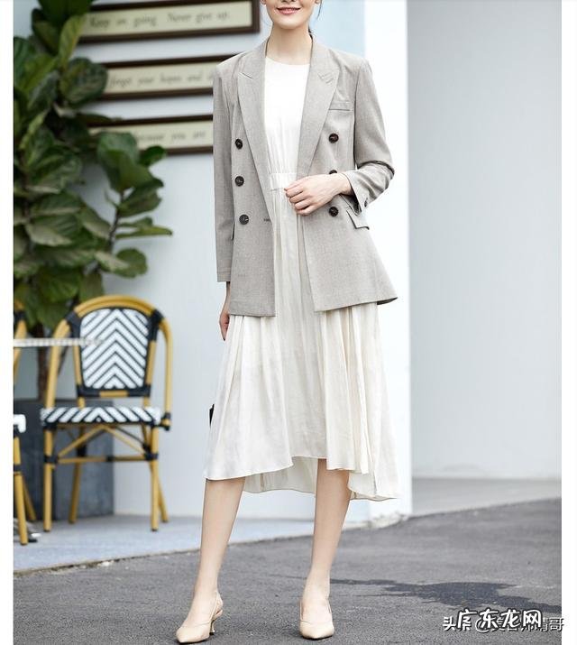 身材有点微胖的女生,上班要怎么穿才能显瘦又显气质呢?