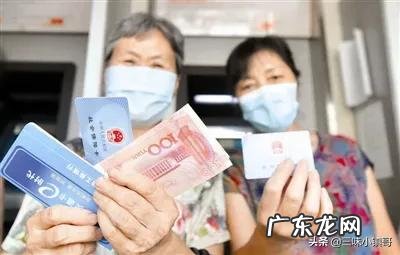 同样唱功优秀的张鹤伦，为什么没有大火？