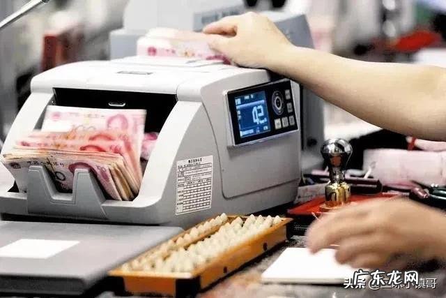 同样唱功优秀的张鹤伦，为什么没有大火？