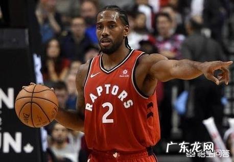 伦纳德手掌到底有多大，他的手掌大小在NBA能排diyi吗