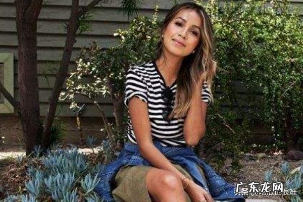 皮肤黑穿什么颜色的衣服好看？