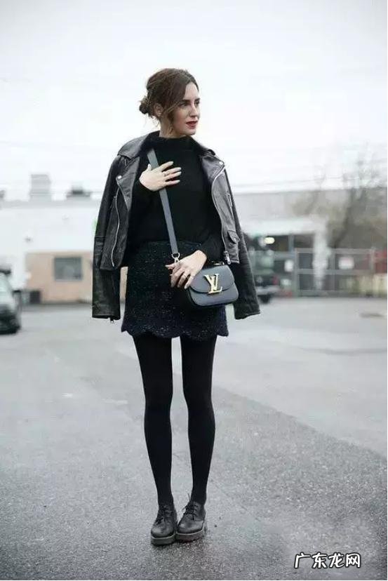 冬天女生穿打底裤,肉色和黑色哪一种更百搭?