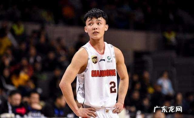 身高仅183公分,身材单薄,为什么杜锋敢重用19岁的徐杰呢