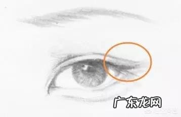 为什么国内现在流行着一股像恐怖洋娃娃那样诡异的整容审美? 什么整容术都比不过国家的特效