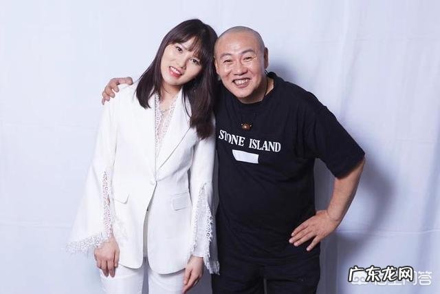 温情版 如何评价彭席彦演唱的《红旗飘飘》?