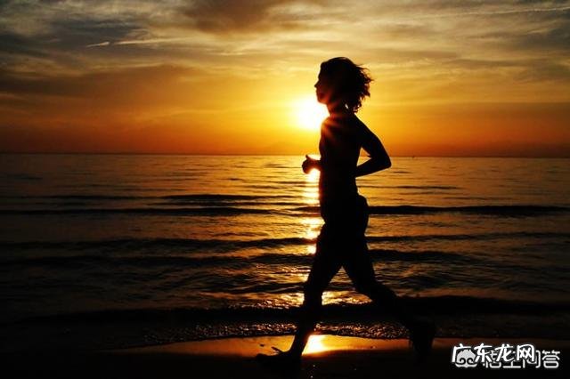 跳绳好还是跑步好哪个更能减腹