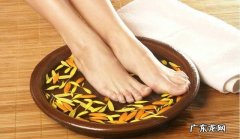 冬天泡脚水里加些什么比较好