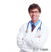 隆鼻折线后山根哪里好肿是正常的吗