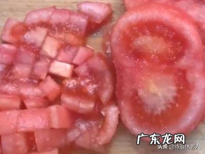 如何做好吃的西红柿金针菇豆腐汤?