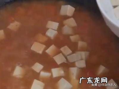 如何做好吃的西红柿金针菇豆腐汤?