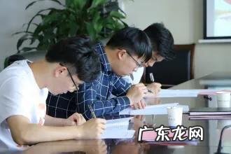 分手了后放不下对方,心如刀割,该怎么办?