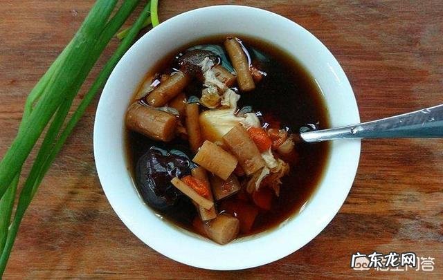 加中药煲的肉汤有没有营养？如加红枣枸杞北芪x参等等？