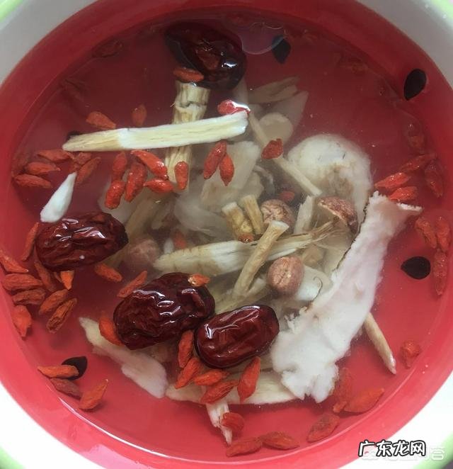加中药煲的肉汤有没有营养？如加红枣枸杞北芪x参等等？