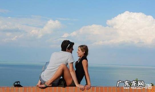 两个人结婚是两个家庭的事,过日子不是两个人的事吗?