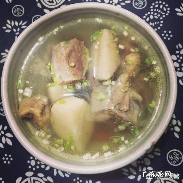 老鸭一天吃多少料可以维持体重？