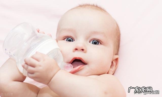 什么是「婴儿水中毒」?「六个月内婴儿不用喝水」是真的吗?