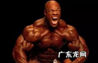 你认为那种肌肉男健康吗?为什么?
