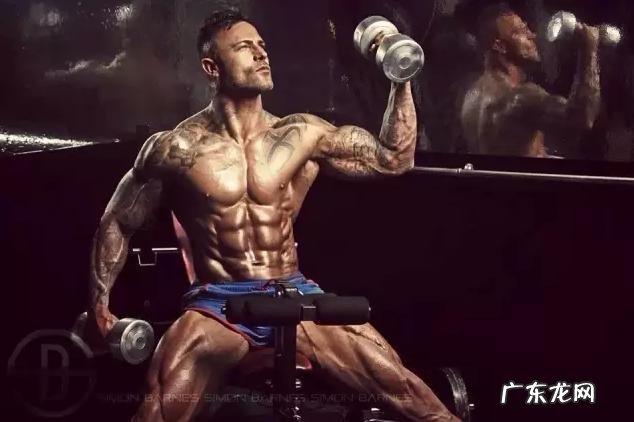 你认为那种肌肉男健康吗?为什么?